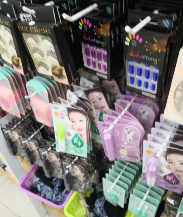 多久没有逛过老家的两元店,你逛过两元店吗