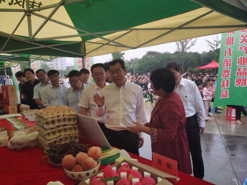 秋获硕果五谷丰、消费扶贫系真情扶风城关街道举办电商助力消费扶贫活动
