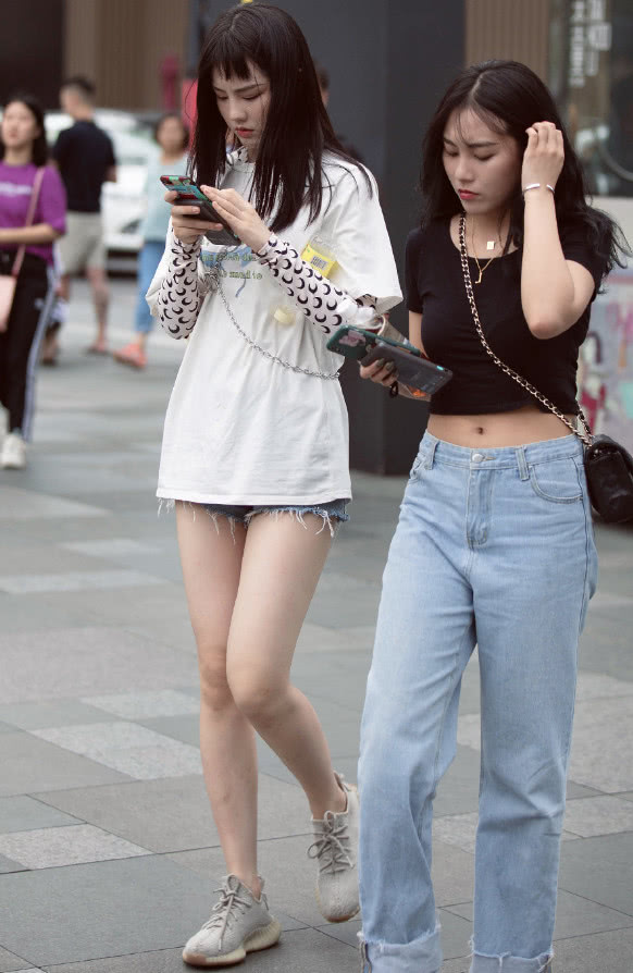 土豪和我有多大区别?我只配穿回力,她却把椰子当拖鞋穿,心塞