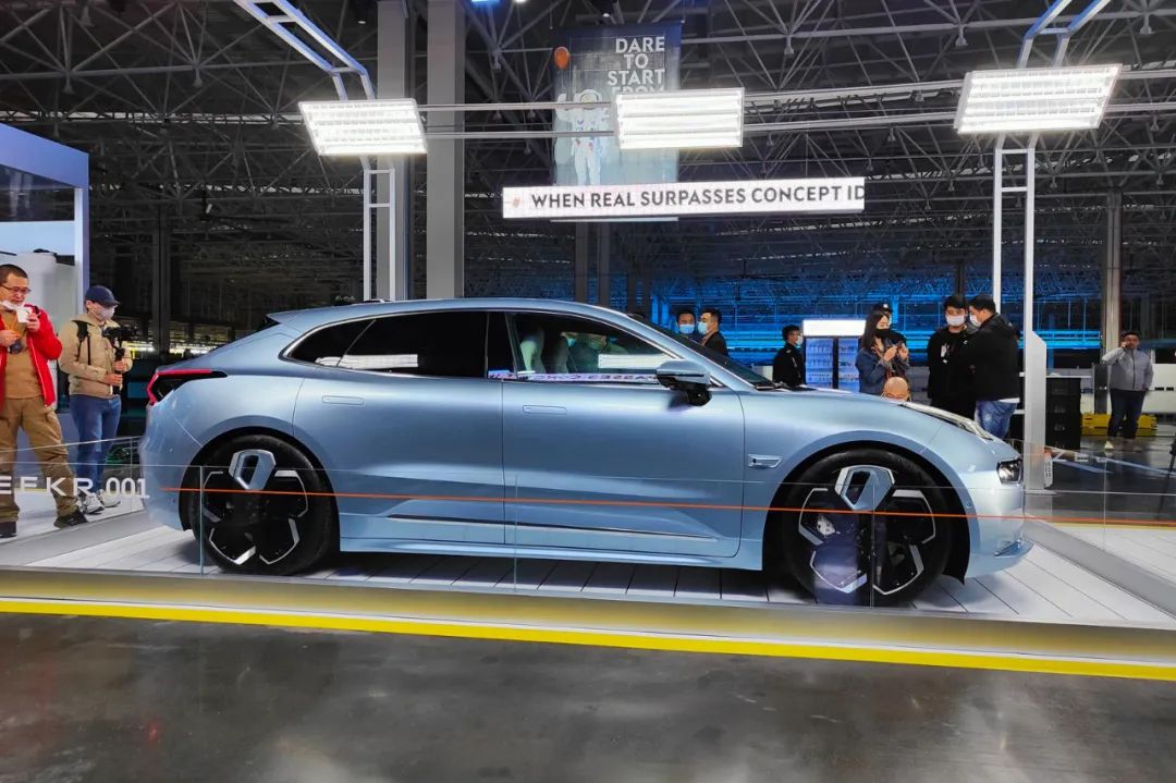 性能车爱好者狂喜：聊聊昨晚的极氪001