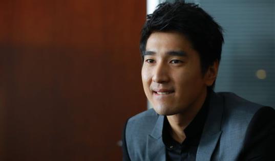 靠父亲上位的赵又廷,赵又廷一出道就拿影帝
