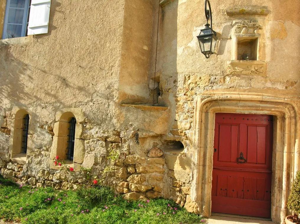 法国酒庄葡萄酒价格暴跌,法国古堡庄园甩卖房子