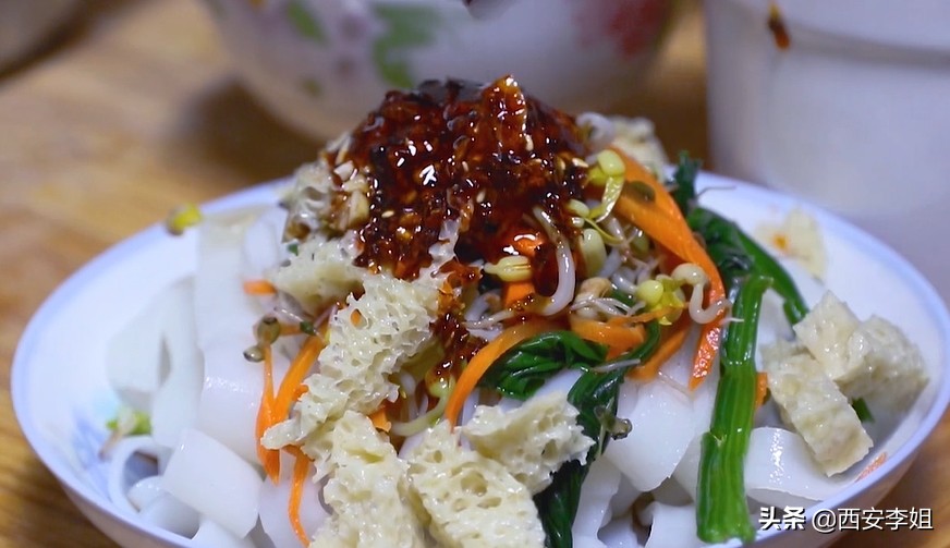 烙面皮和擀面皮哪个更筋道,宅在家不如做手工