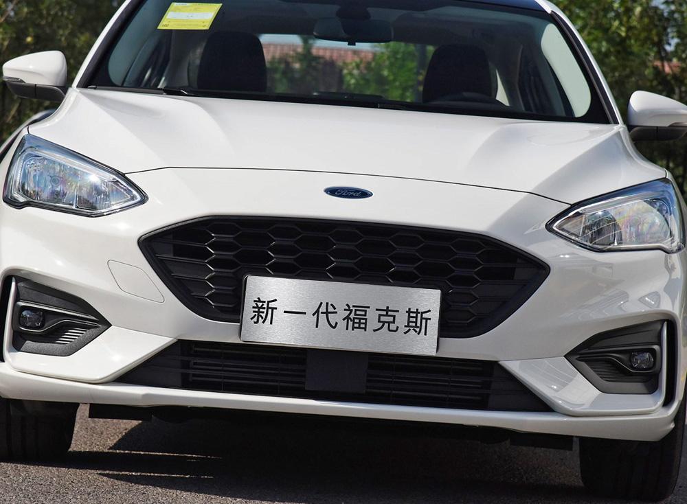 12年的朗逸和12年的福克斯哪个好,福克斯和大众朗逸哪个比较省油