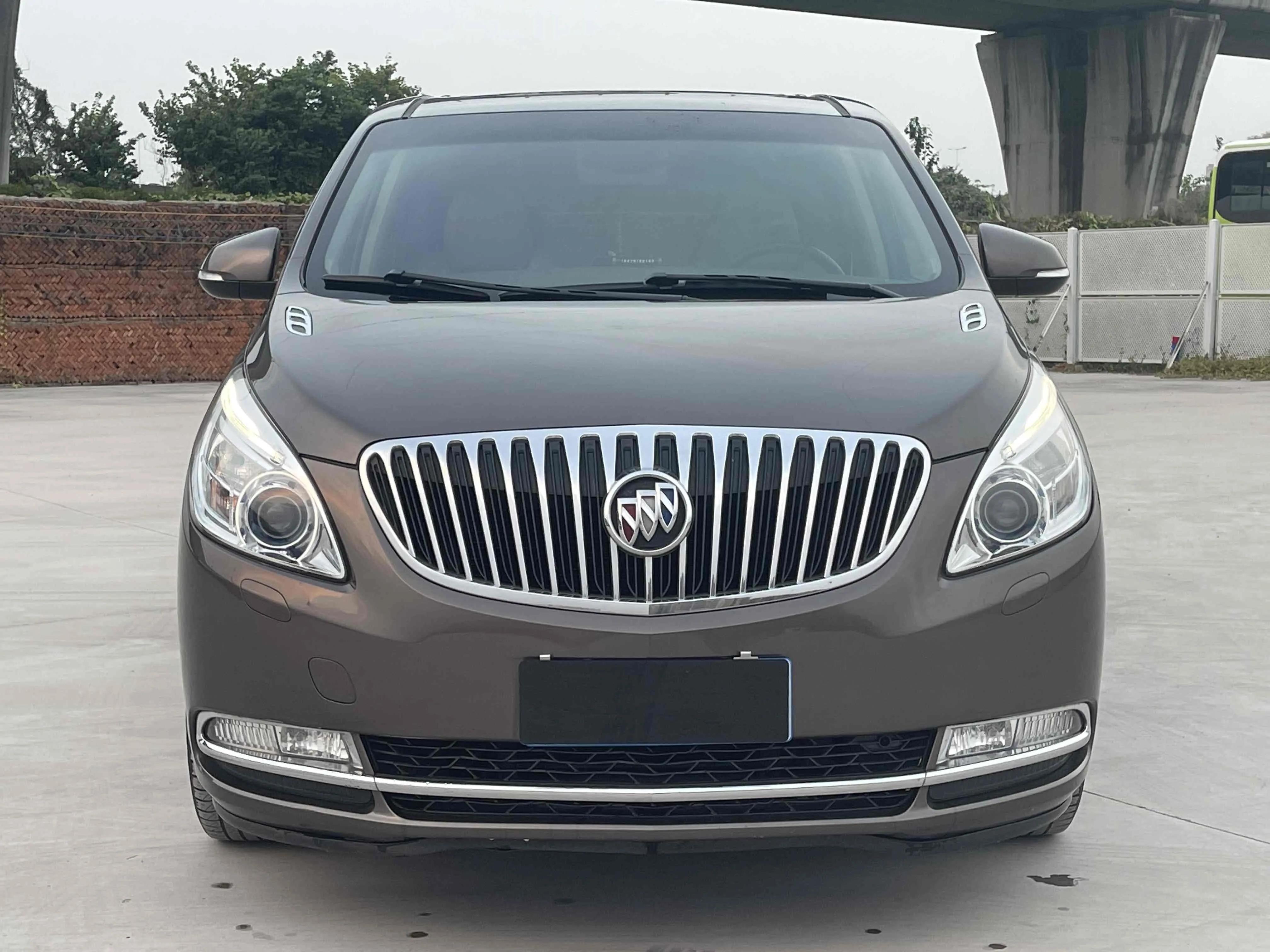 别克gl82014款3.0lxt豪华商务旗舰版,2011款经典3.0版别克gl8图片