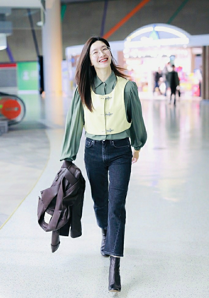 江疏影最新穿搭照,江疏影机场穿搭最新