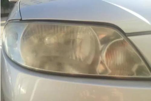 车灯老化发黄翻新修复喷剂测评,啤酒加可乐真能清洗发黄车灯吗