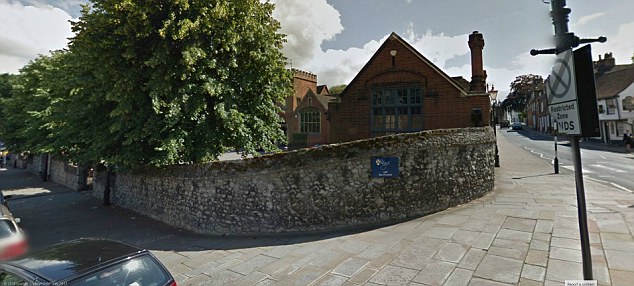 英国留学必带物品清单直播,2023英国留学必带物品清单