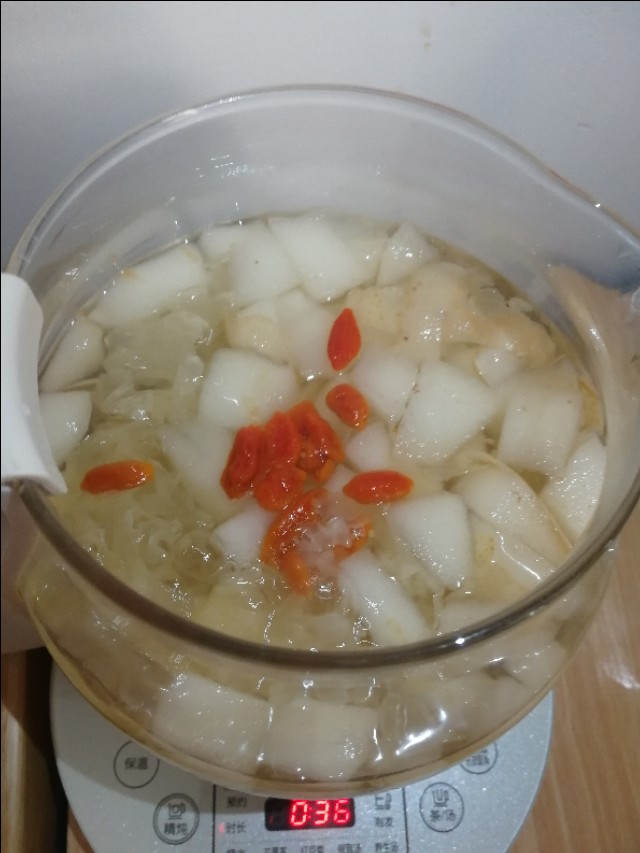 如何用梨做好吃的山梨汤,只有梨子怎么做梨汤