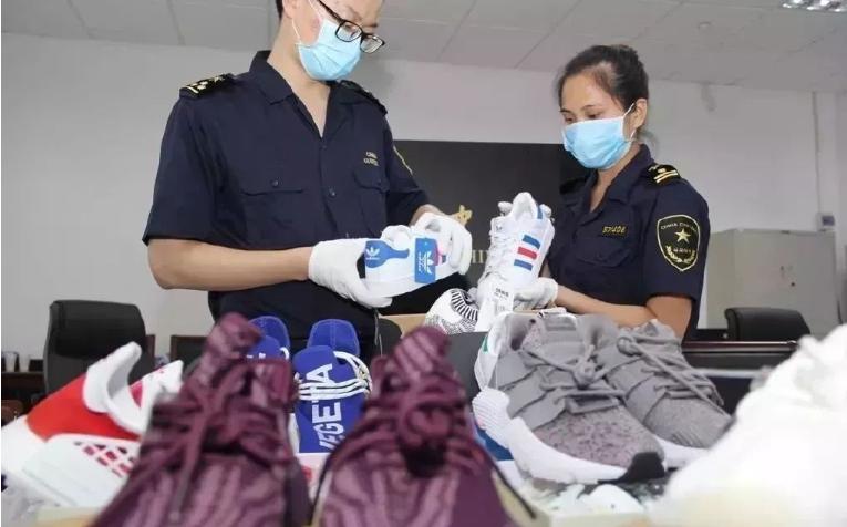 adidas店里的aj是真的吗,美国海关最新查获假货