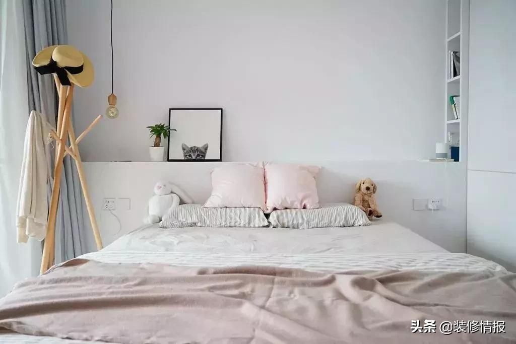 床头旁空荡荡怎么布置,卧室里床头背景怎么做好看