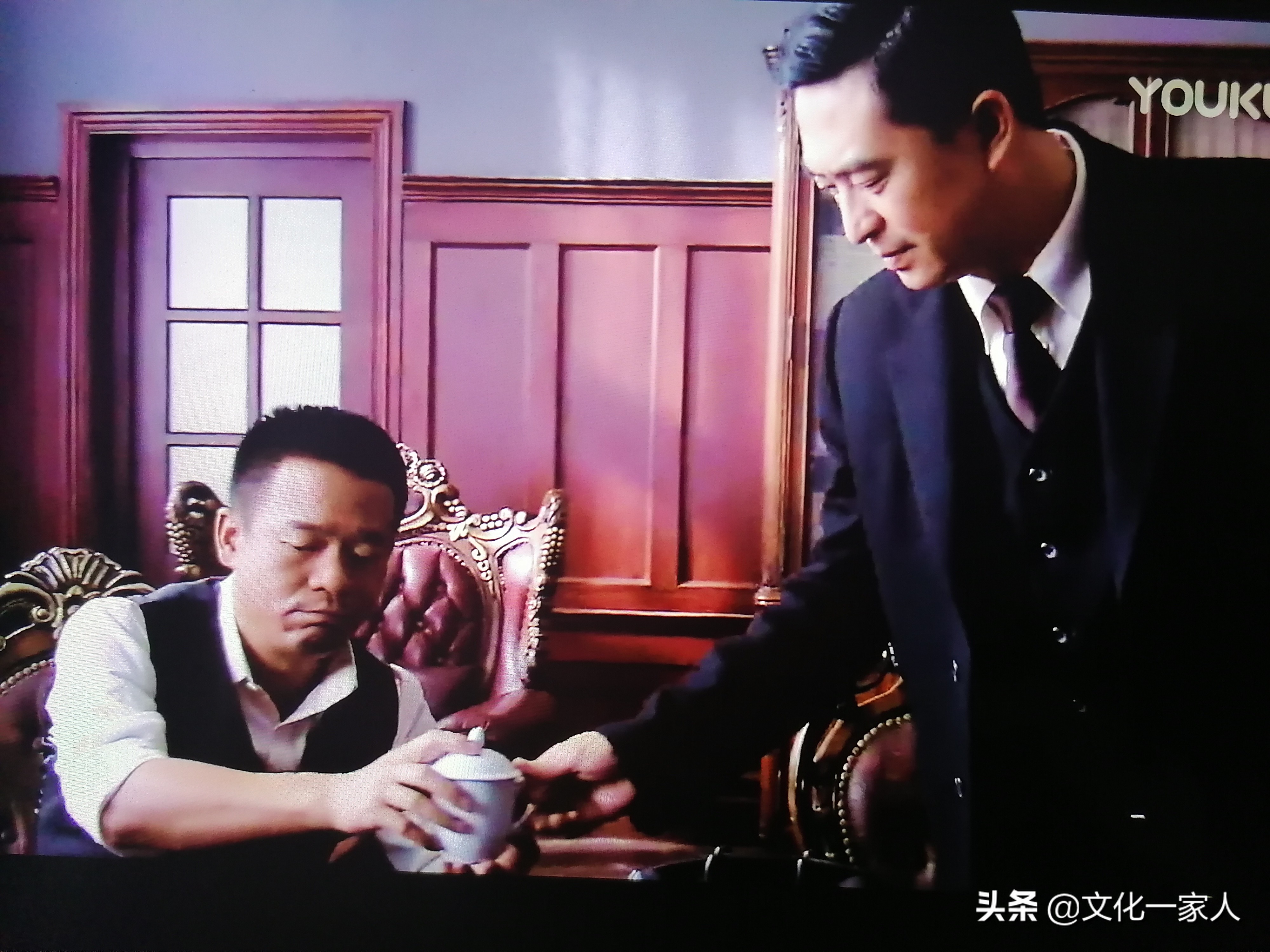 《悬崖》：一场敌中有我，我中有敌，斗智斗勇命悬一线的生死较量