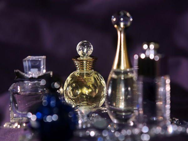 香水小百科:今夏,一起做个香香的人儿