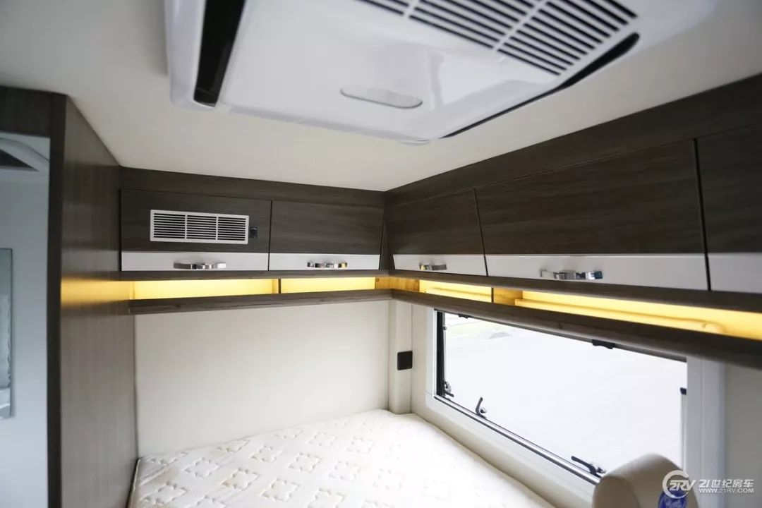 房车大全20-30万的小型c型房车,飞翔房车入门级b型房车价格