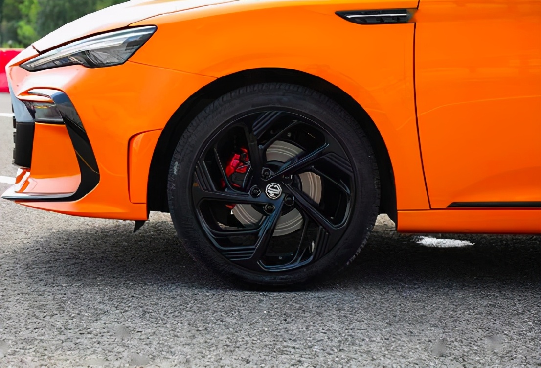 激进前卫全新mg6pro预告图发布,运动轿跑第三代mg6pro上市