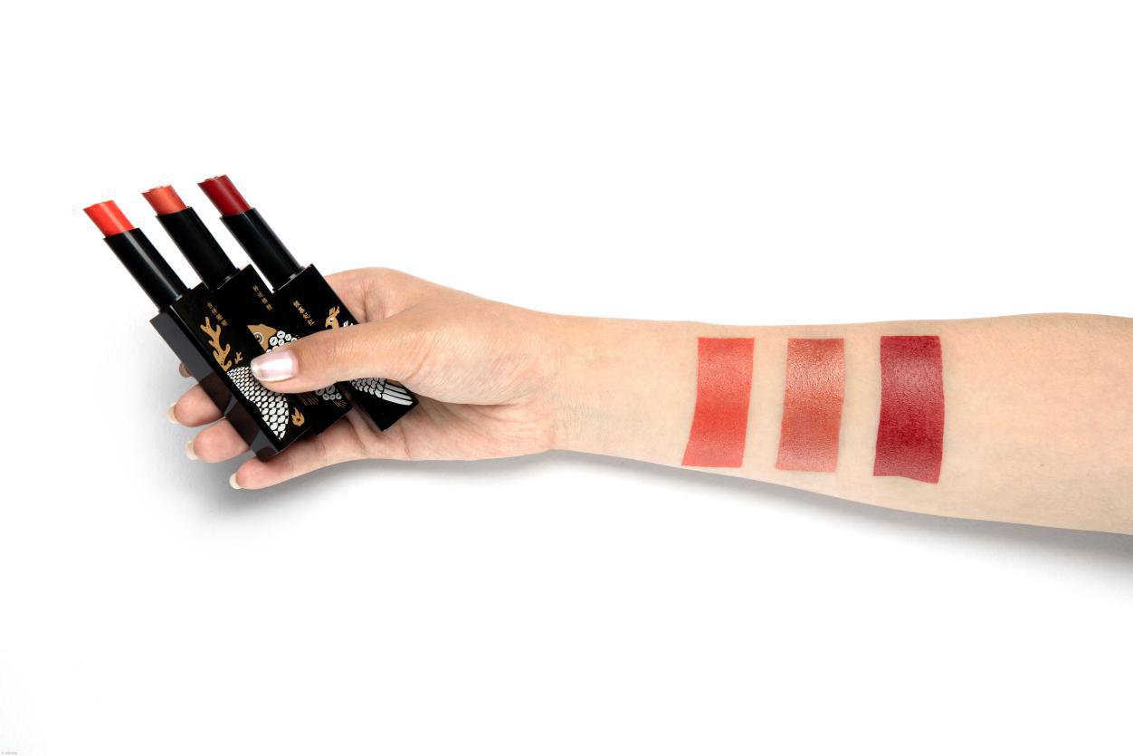 心甘情愿的被“口红经济”套路：口红就是生活的百忧解