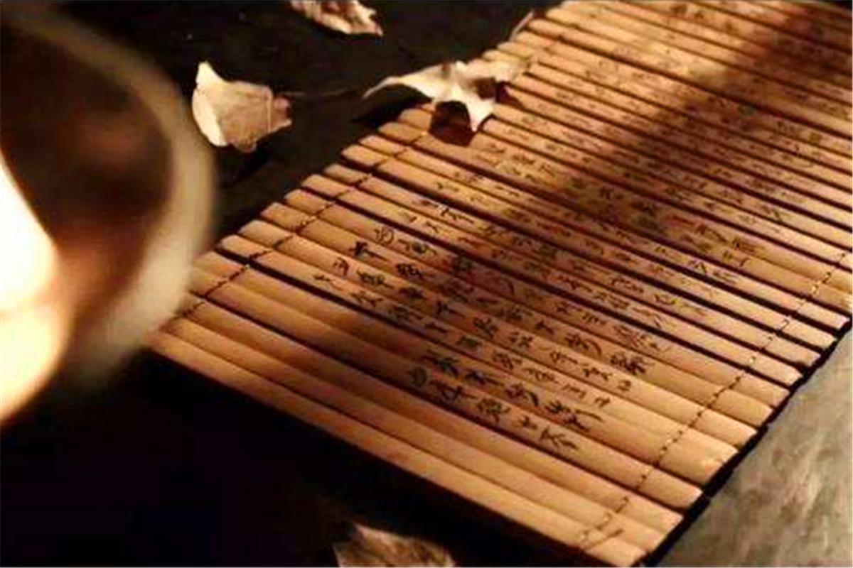 少不看三国老不看水浒正确说法,俗话说少不看水浒老不看三国