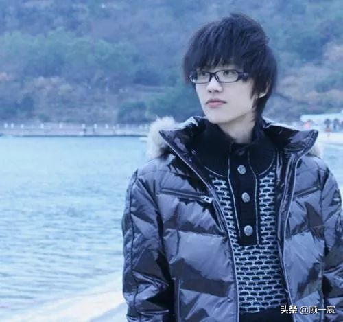 华语乐坛不得不说的音乐鬼才许嵩,许嵩最开始是网络歌手