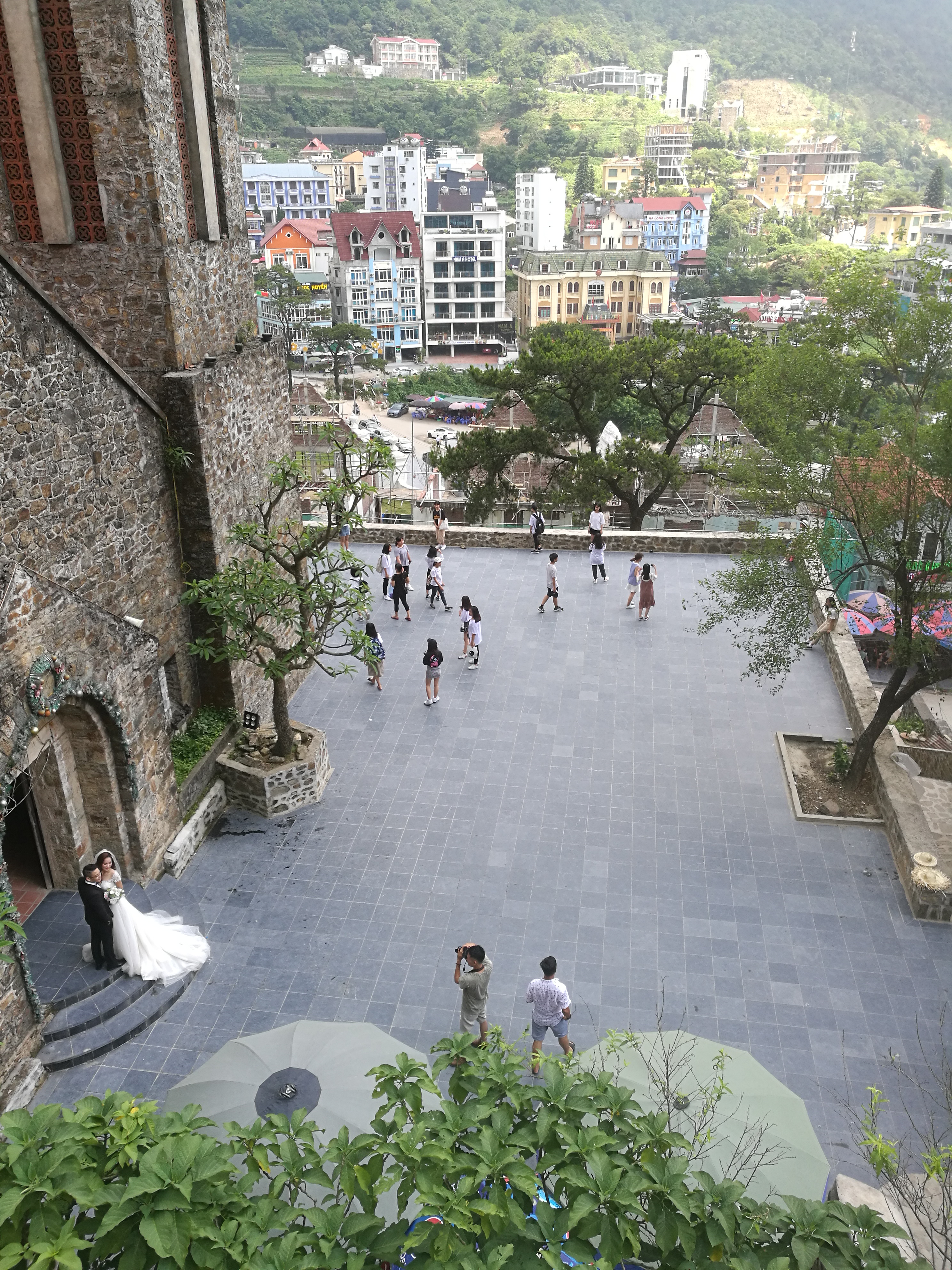 越南小妹独自野外深山探险,越南旅游奇遇记