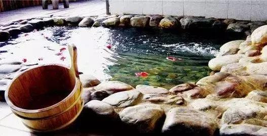 云南保山附近有哪些天然温泉,云南罗茨温泉哪家环境好又实惠