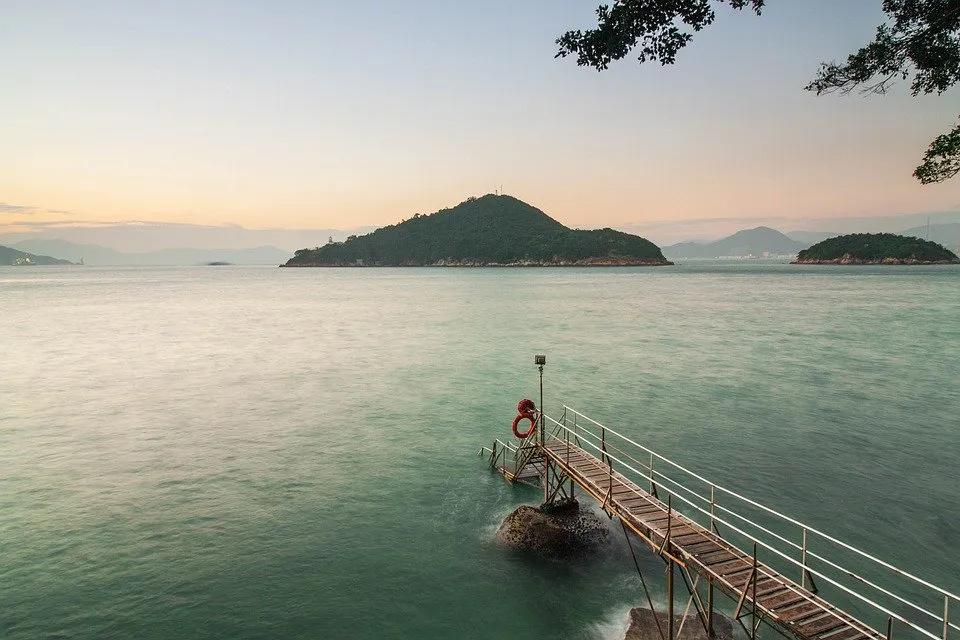 看到微商朋友圈各种炫富是真的吗,旅游卖货的广告