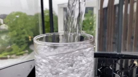 新款iphonese到底适不适合买,iphonese现在值得入手吗