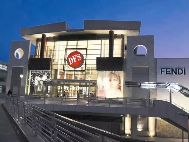 戴15元手表，租一居室，秘密捐出560亿，他真正活出了上帝模样！