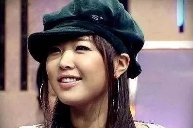 天后因队友吸du人气暴跌，公开承认整形却成蛇精下巴，瘦到脱相