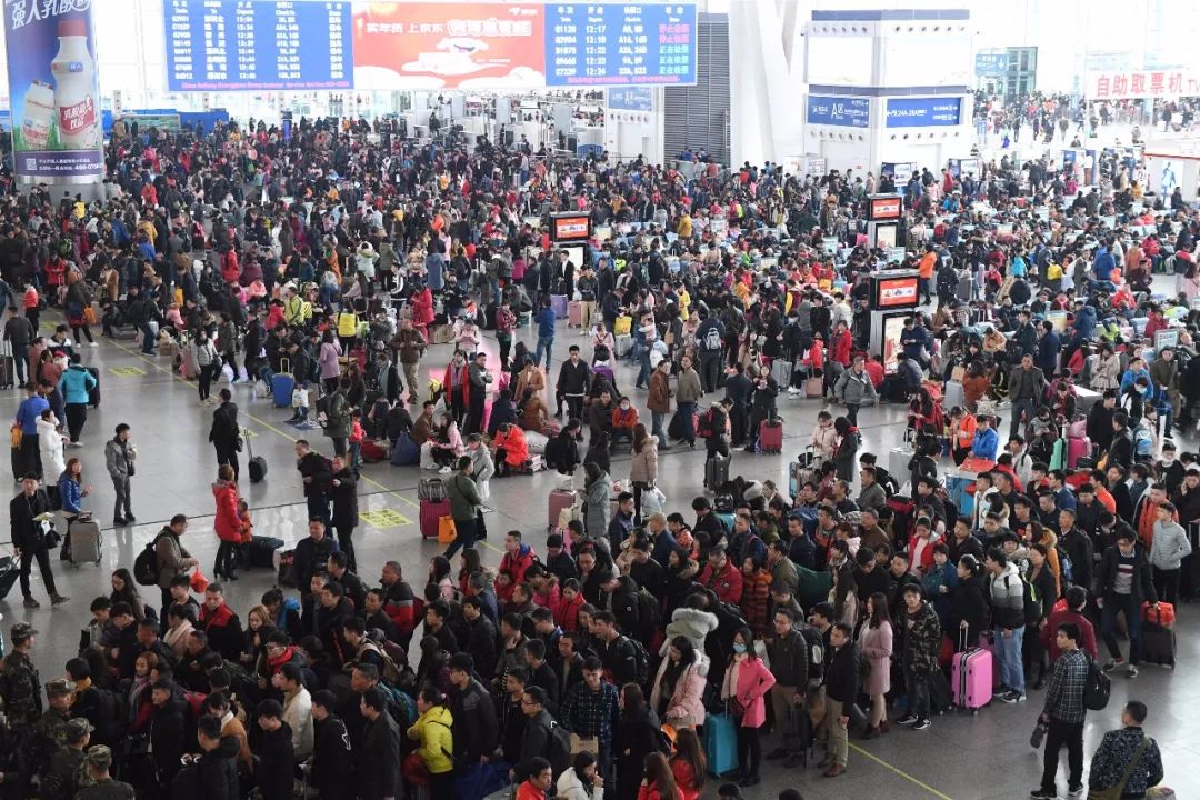 鐖变笉缂哄腑骞挎苯涓夎彵,鐖变笉缂哄腑瀹跺