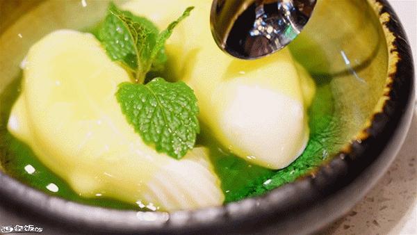 香Skr人!这家店排了两个小时?饭饭送你免排队黑卡内含¥?68