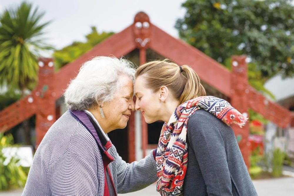 日本人鞠躬几次,日本人见德仁天皇鞠躬