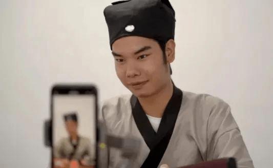 青团社兼职：月薪5000起，挖掘你身边的下一个杨幂