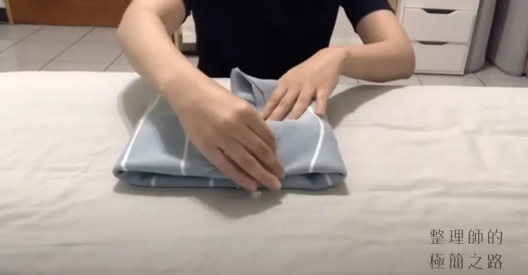 收纳师教你折衣服,折厚衣服的收纳方法