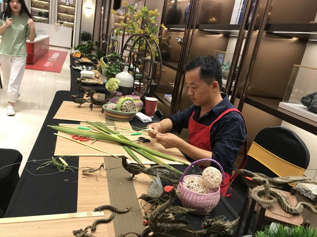 山东小伙摆地摊10年不出村,山东小伙摆地摊流浪两年不敢回家