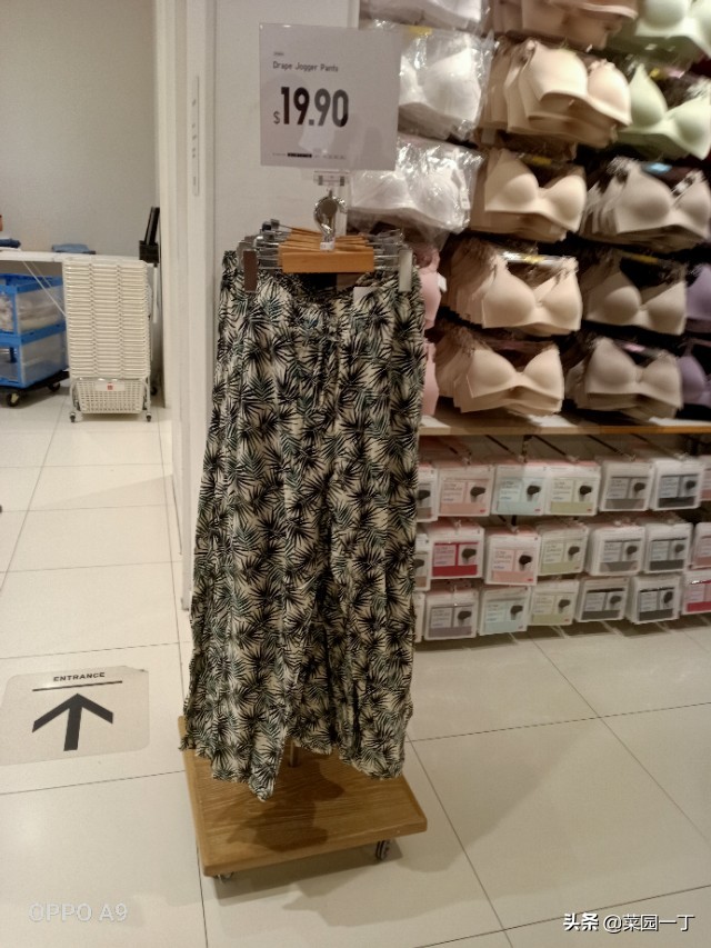 带你去逛优衣库,逛商场必去优衣库