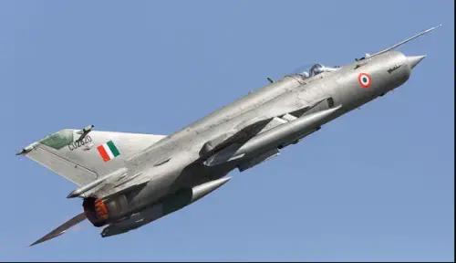 *藏西**上空的狐蝠梦魇