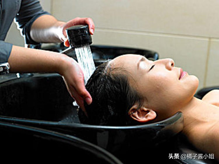 产后头发脱落厉害怎么办,产后头发掉得特别严重怎么调理