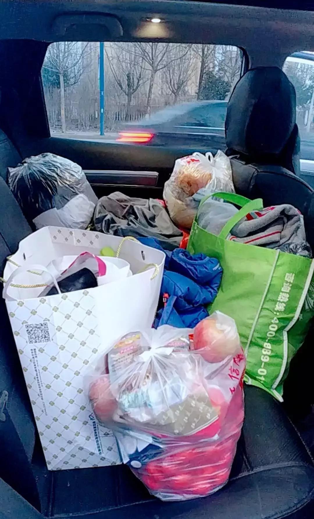 父母看儿子带了100个包子！留学生笑而不语：你是没见过我爸妈……