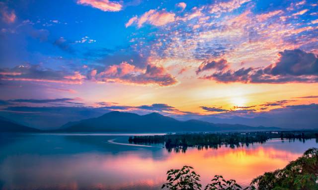 成都这座古城从不缺幻想和故事,四川藏着一个静谧古城