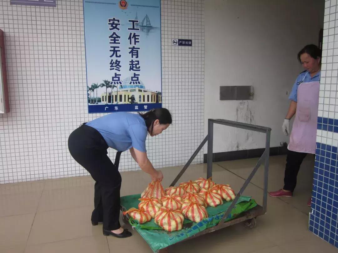 进入“高墙”内的世界,他们的一天工作开始了…