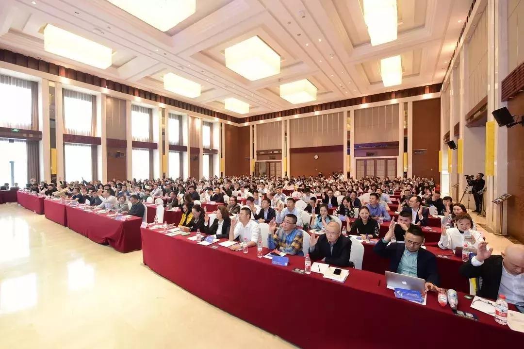 推进行业发展，成都建筑装饰行业工作会议暨会员代表大会成功举行