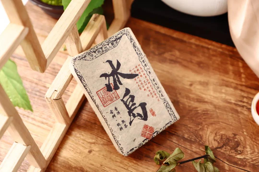 测评|岁月雕刻的冰岛熟砖，喝它简单又舒适