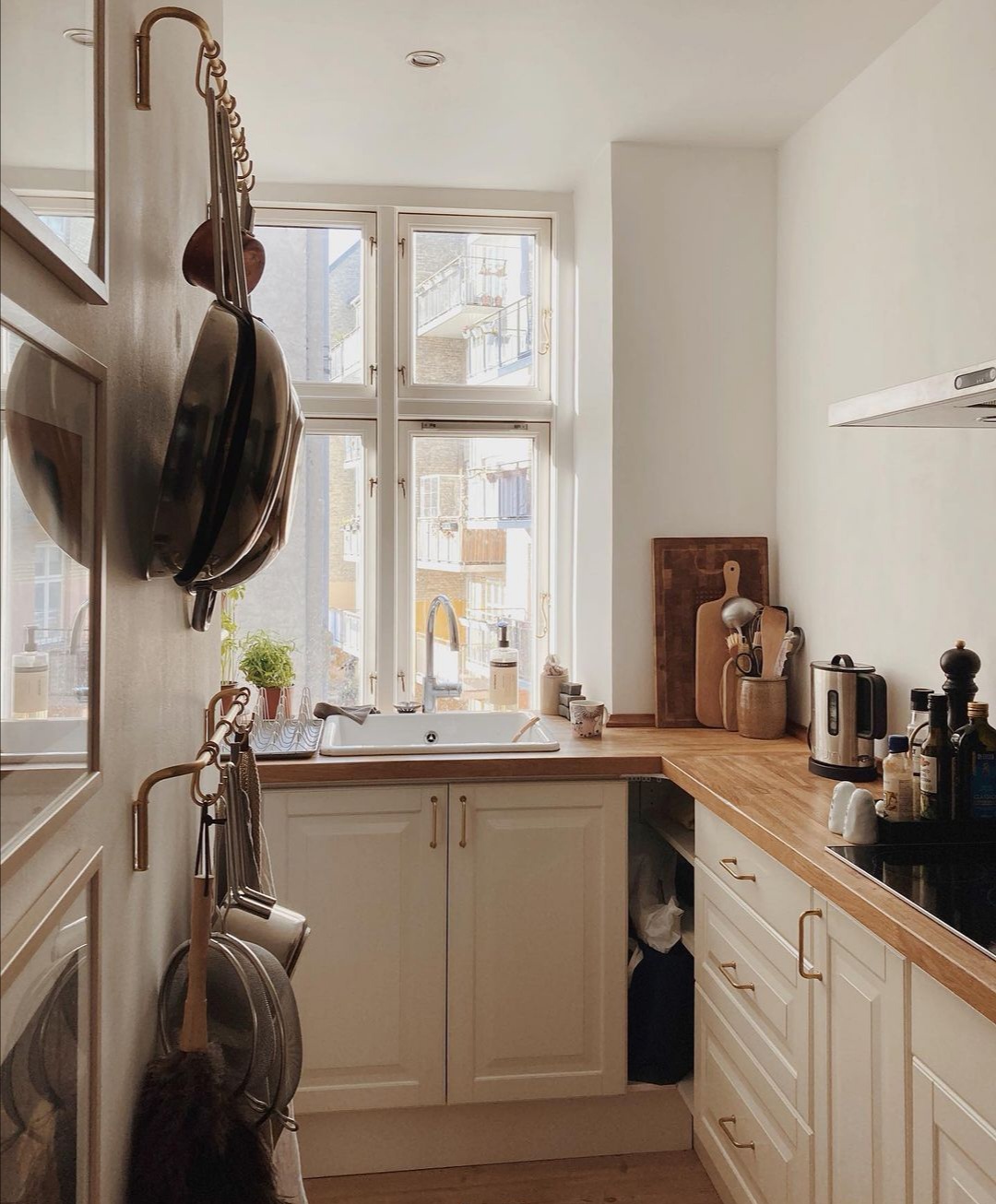 侘寂风极简卧室装饰画,天马行空装饰画