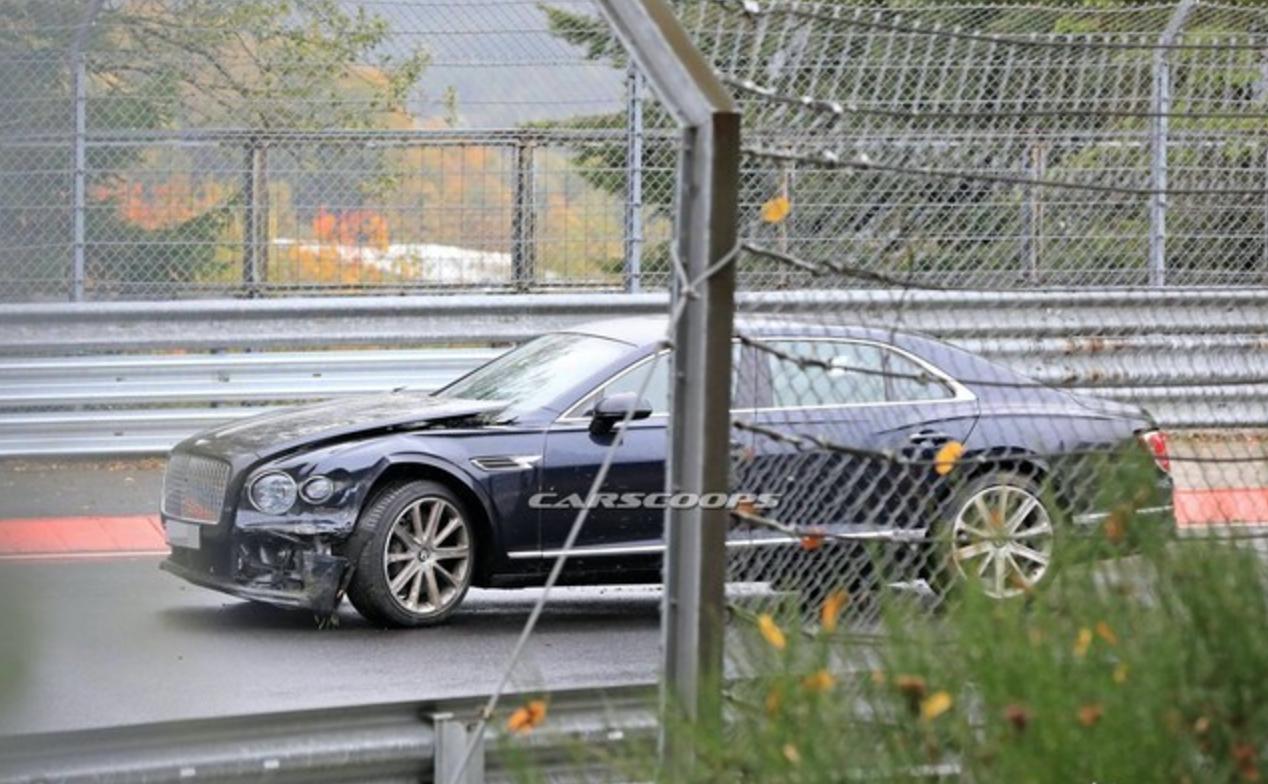 289万的全新宾利飞驰全球首撞，隔着屏幕都觉得心疼