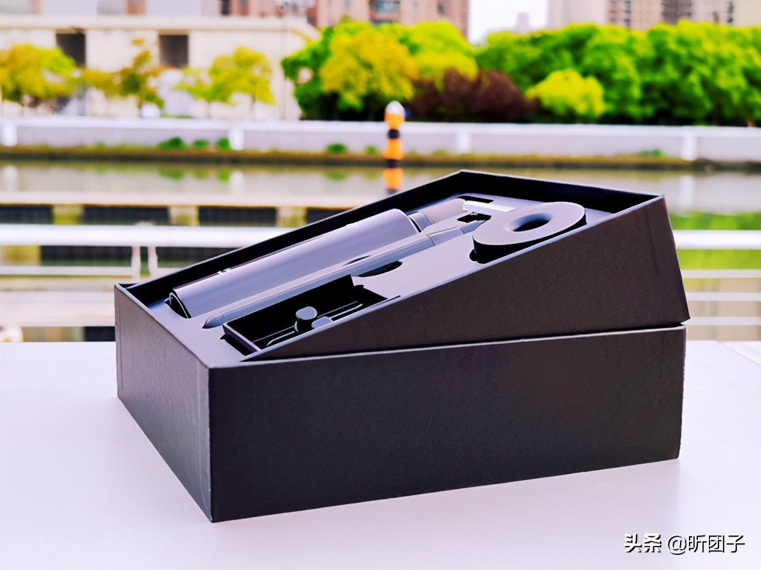 干净丝滑清爽焕醒手动剃须刀体验,焕醒便携式剃须刀