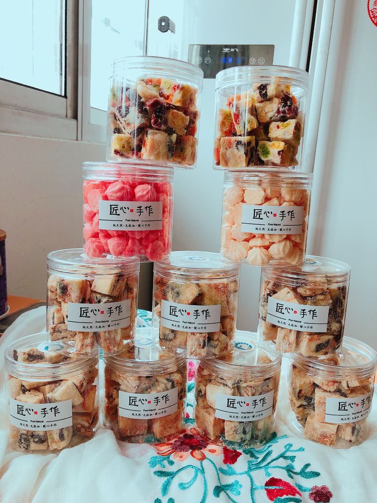 我陪女儿做烘焙年入20万女儿上了报我也成网红