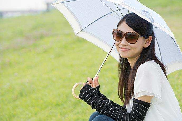 老外防晒霜测评真人暴晒视频,外国人做的防晒测评