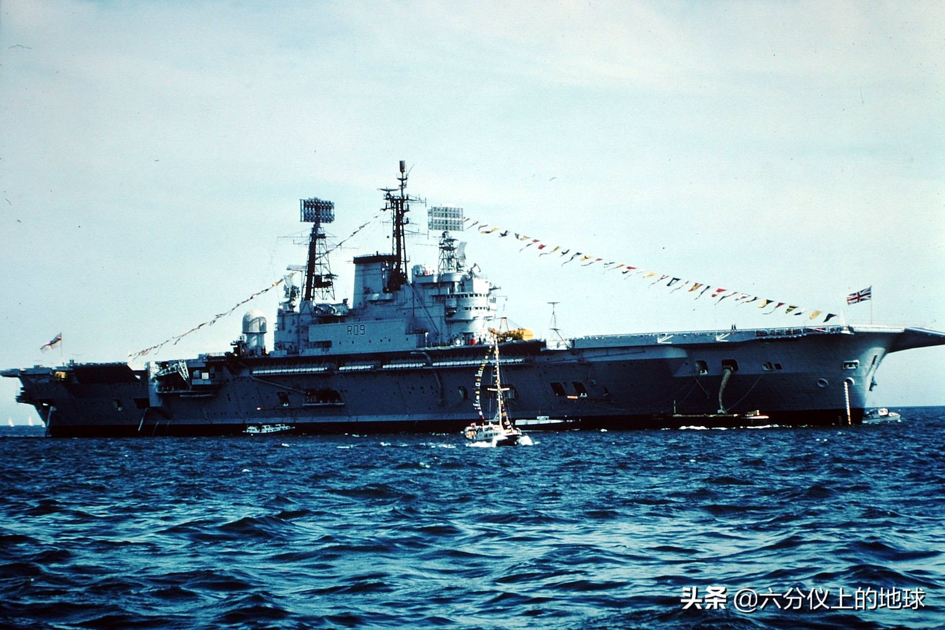 战舰世界英系航母皇家方舟视频,二战英国航母皇家方舟号航空母舰