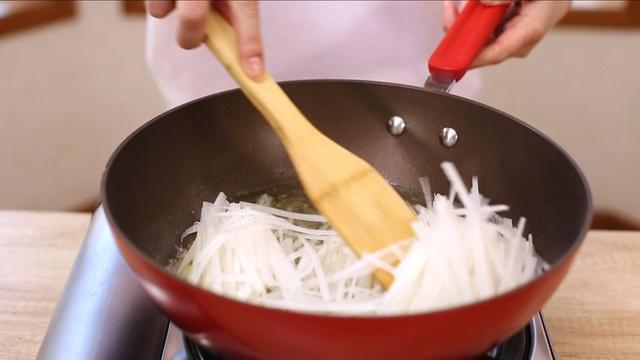 大骨汤怎么炖才能补钙,大骨汤跟哪种食材补钙