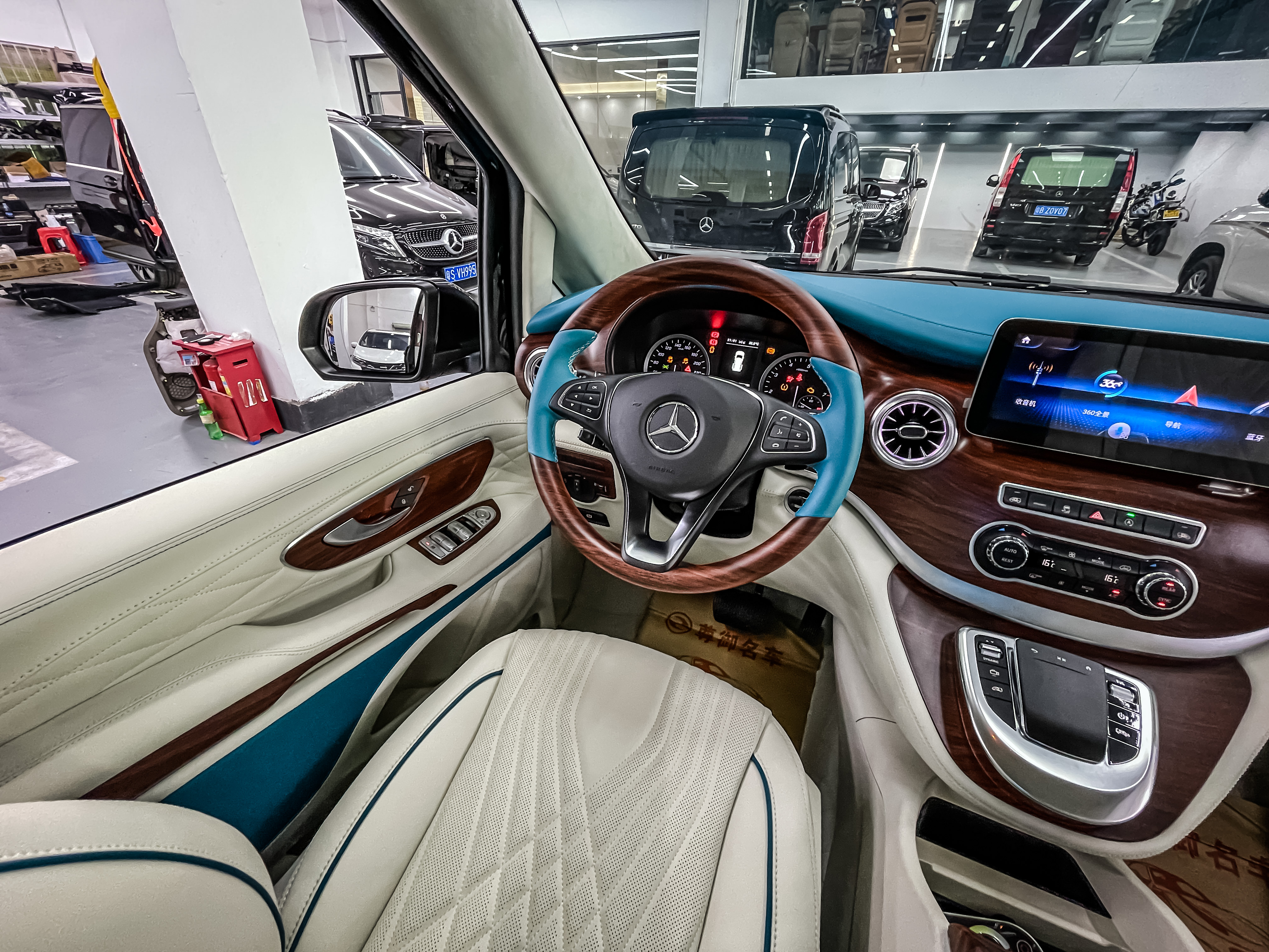 奔驰威霆改迈巴赫顶灯,沈阳威霆改装迈巴赫顶灯